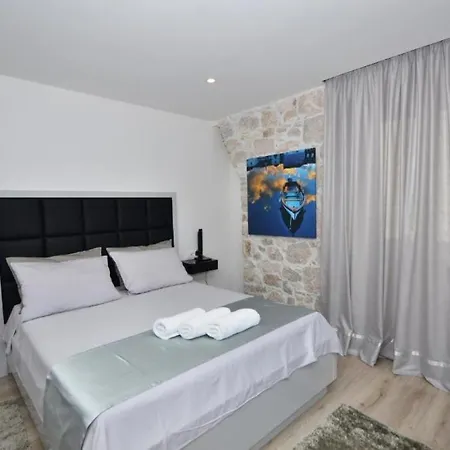 Πανσιόν Bernardi 2 4*