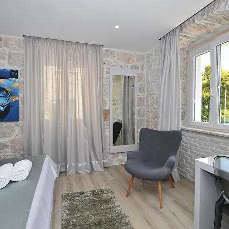 Πανσιόν Bernardi 2 Σπλιτ