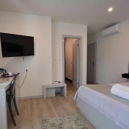 Bernardi 2 ゲストハウス 4*